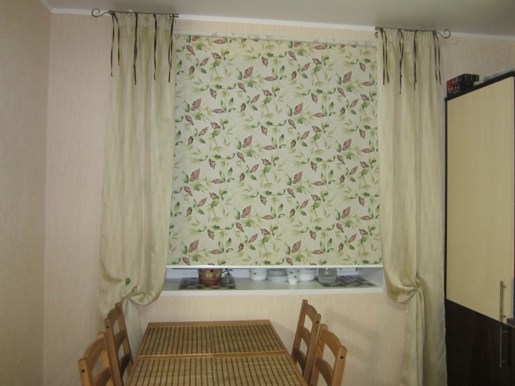Как оформить окно на кухне в современном стиле фото с жалюзи и тюль