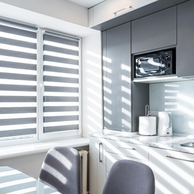 Рулонные шторы на кухню